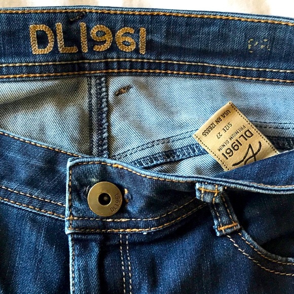 DL 1961 Jean, “Britney Slim Straight” fitted jean, dark wash colour, size 27. - Picture 10 of 14